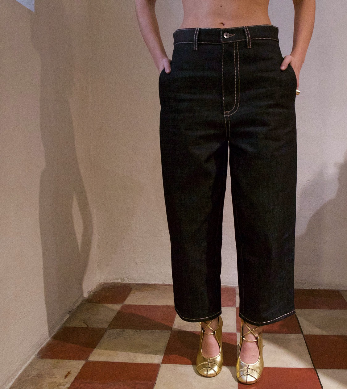 shop Marni  Pantaloni: Pantalone Marni, jeans, modello oversize, colore indigo, quattro tasche, chiusura con cerniera e bottoni, cuciture a contrasto.

composizione: 100% cotone number 1182