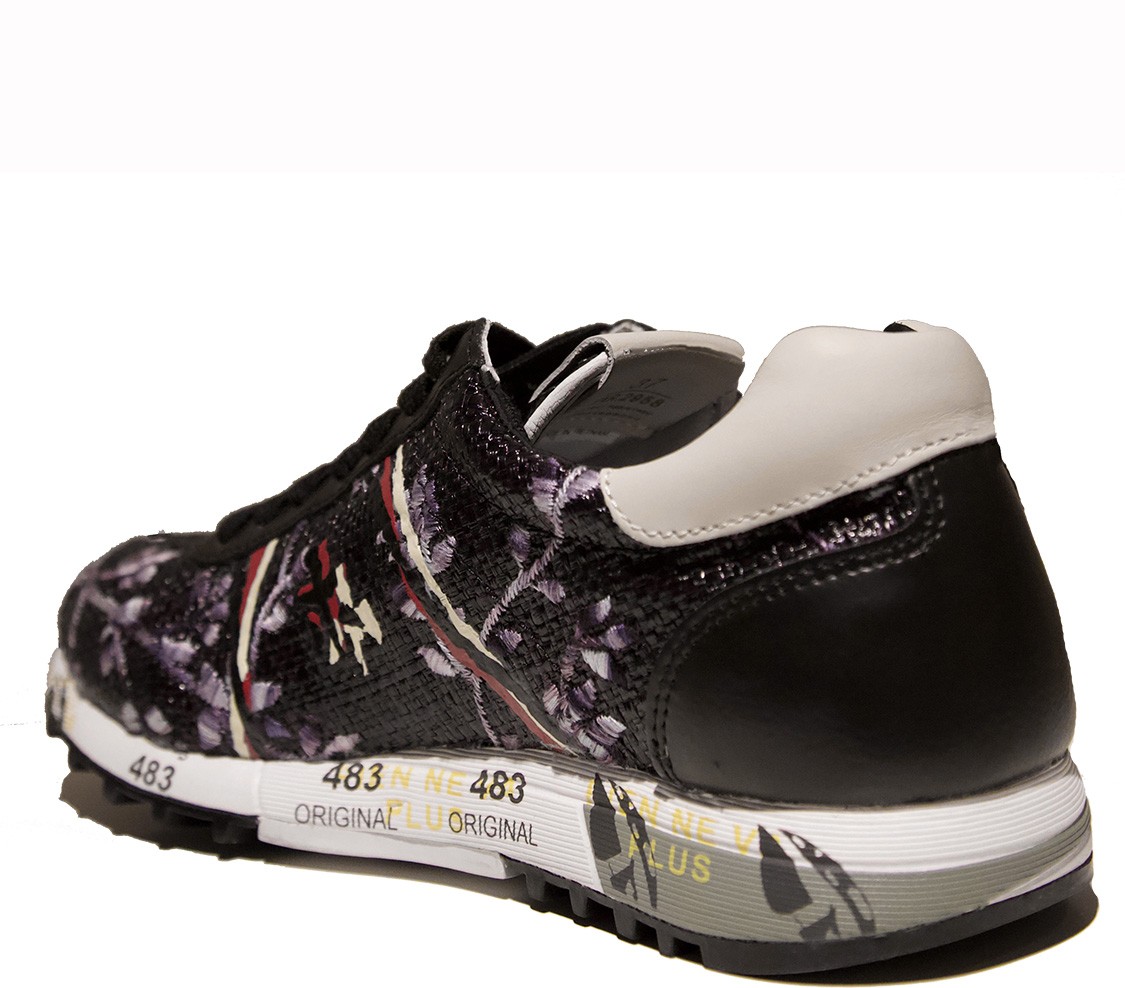 shop Premiata White  Scarpe: Sneakers Premiata White, modello Lucy D, ricamata con fiori a rilievo.

Composizione: 100% tessuto tecnico.
Suola: 100% gomma. number 1204