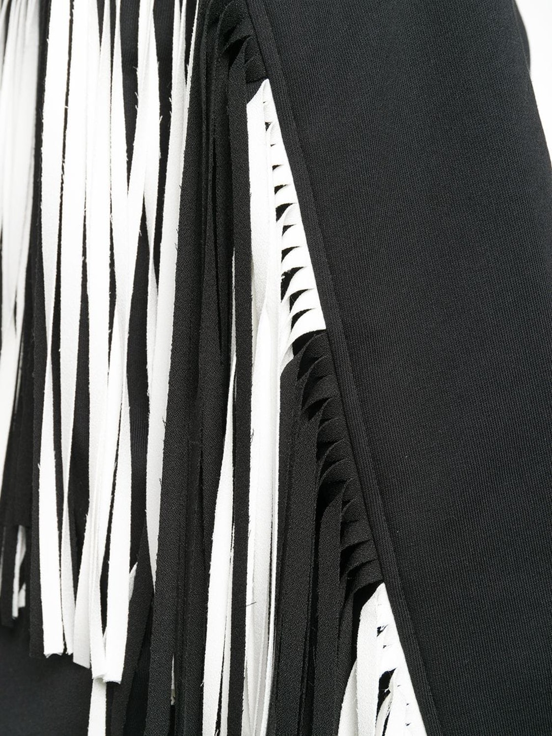 shop MSGM Saldi Felpe: Felpa MSGM, modello regolare, girocollo, manica lunga, colore nero, frange dietro bianche e nere.

Composizione: 100% cotone. number 1412