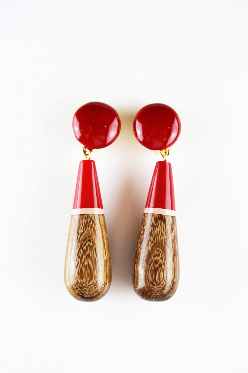 shop Marni Sales Bijoux: Orecchini Marni in legno pendenti, tenuti da una clip tonda, color rosso e marrone, lunghezza 8 cm, clip posteriore.  number 728